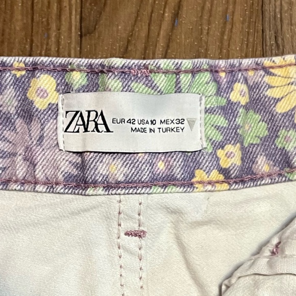 ZARA Floral Shorts ~ USA Size 10 - Picture 2 of 4